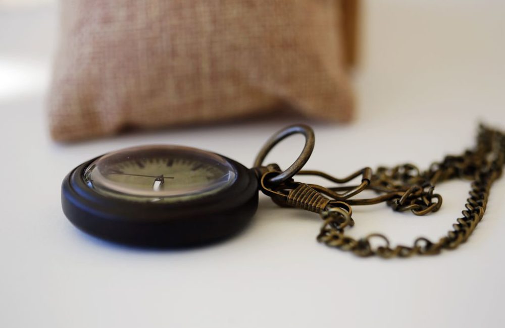Minimalist-Vintage-Brass-Pocket-Watch-3.jpg